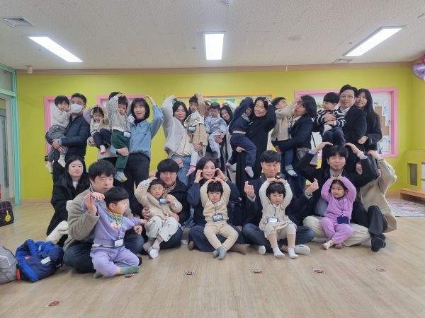 문장초등학교병설유치원, 유아 대상 입학식 및 마술쇼 진행
