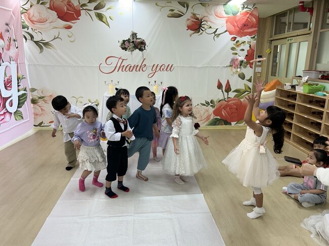 왜관동부초 유치원, 웨딩데이 체험으로 사랑과 축하의 의미 배워