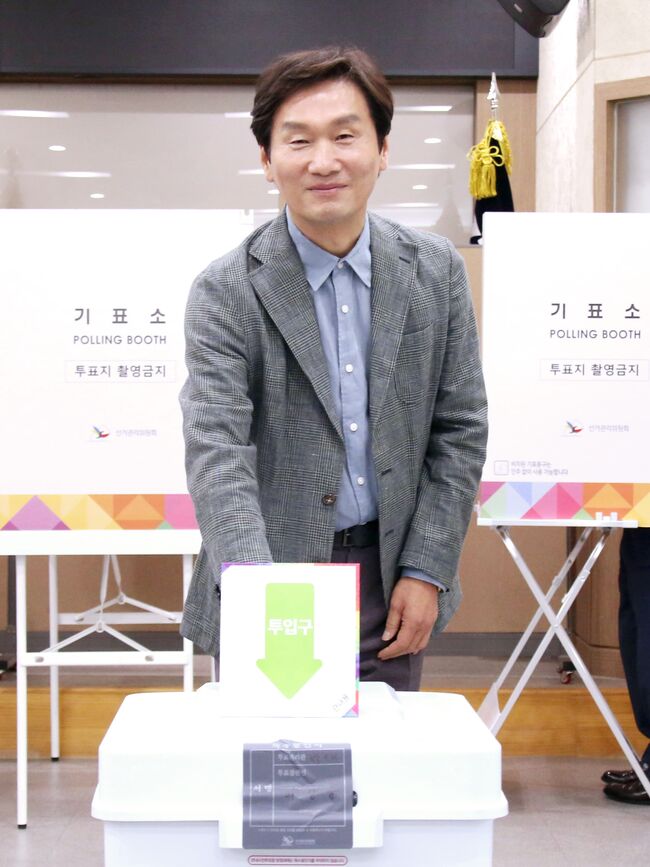 조현일 시장, 제21대 대선 사전투표 첫날 한 표 행사