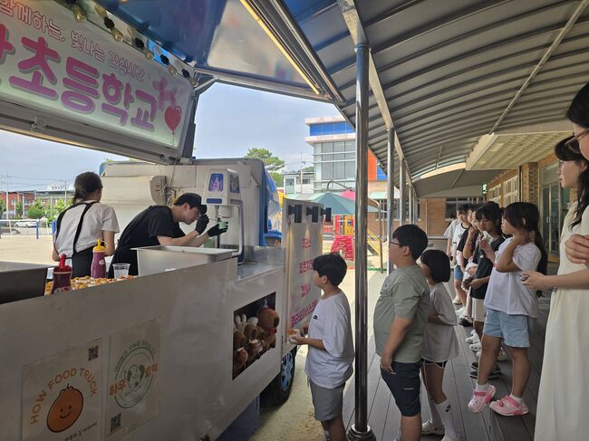 영주 남산초, 샌드아트 뮤지컬과 푸드트럭 간식으로 \ 특별한 하루\ 