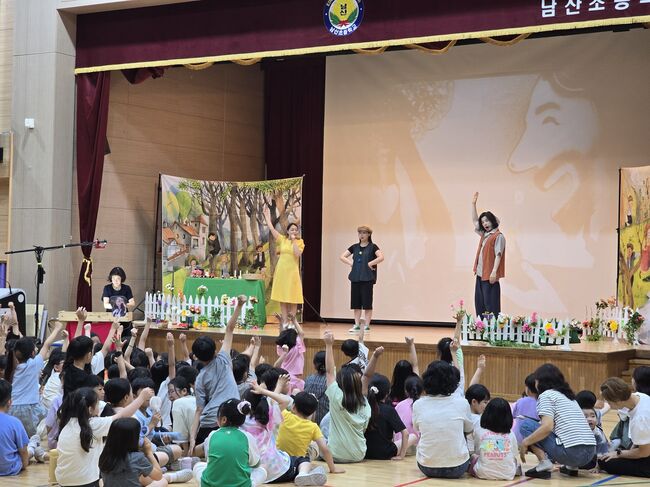 영주 남산초, 샌드아트 뮤지컬과 푸드트럭 간식으로 \ 특별한 하루\ 